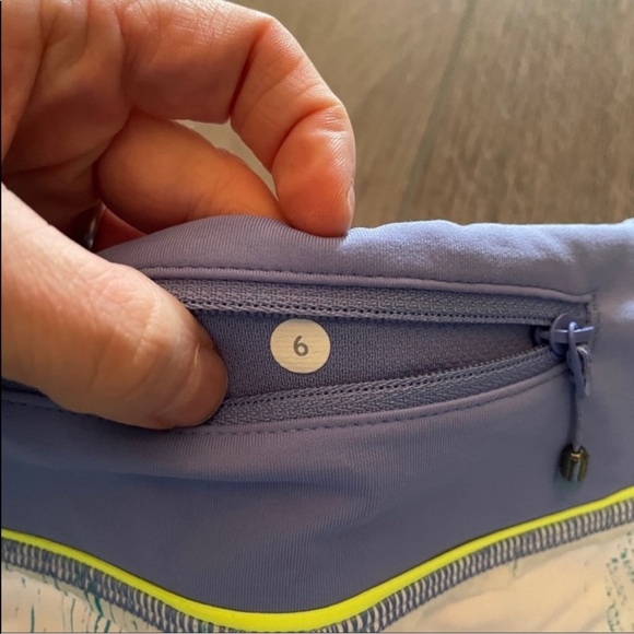 Lululemon Speed Short 2.5" in Wind Chill White Lullaby / Lullaby / Ray - Picture 2 of 5